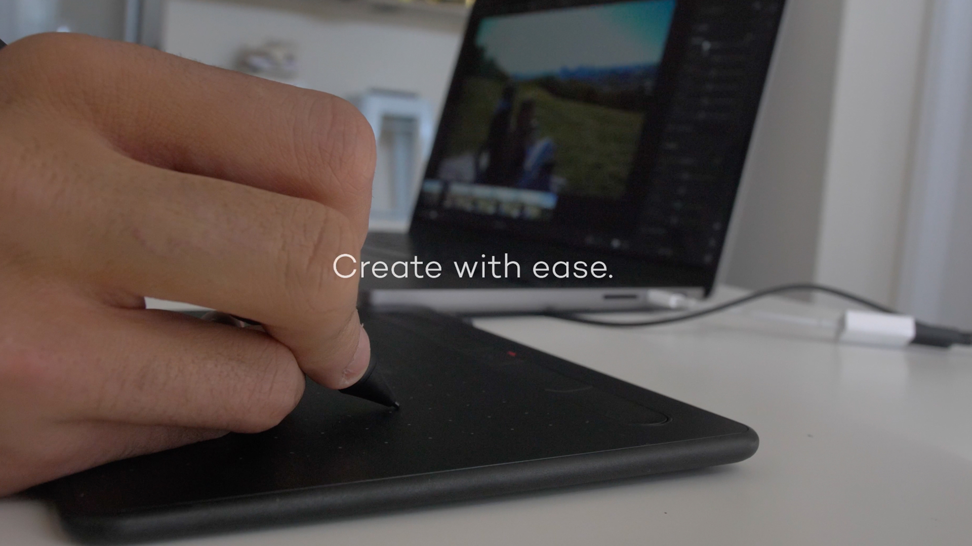 Amazon.com: Wacom Intuos Medium Bluetooth Graphics Drawing Tablet
